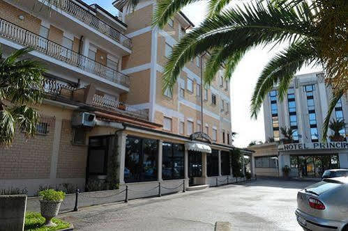Hotel L'Aquila Pomezia Bagian luar foto